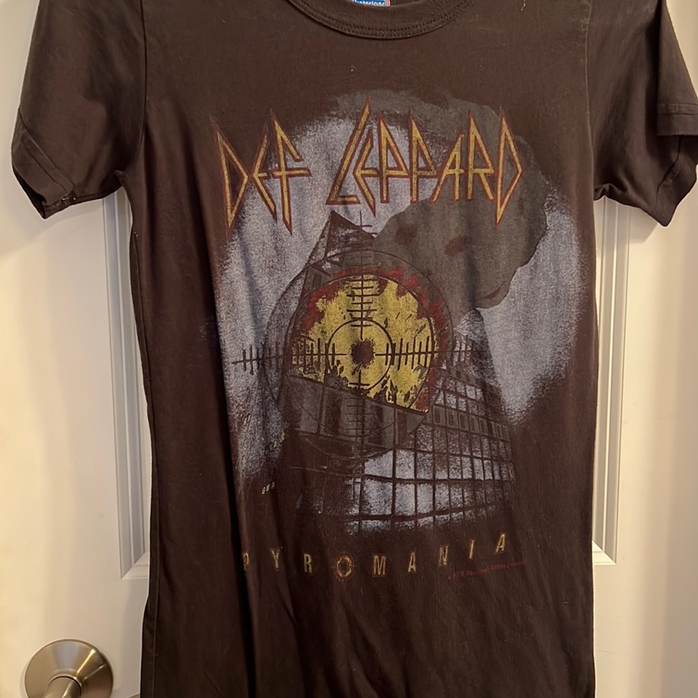 Junk food Def Leopard tee black Medium M